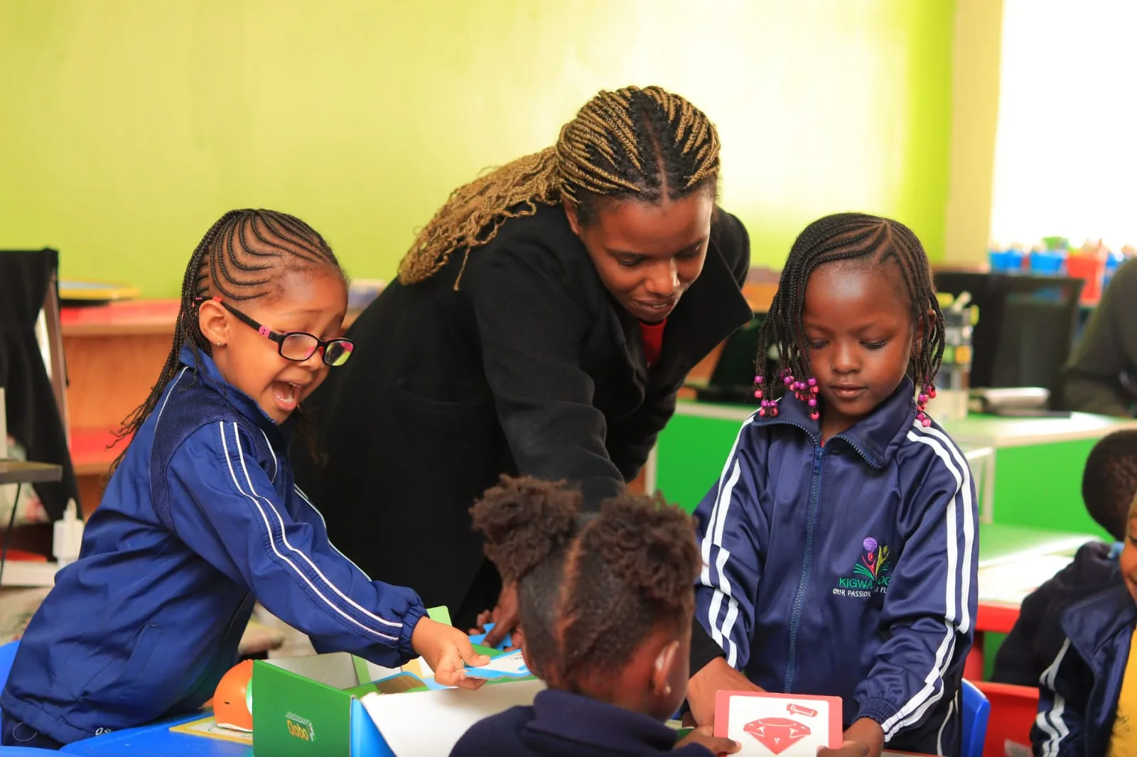 Children learning together at Kigwa Ridge School